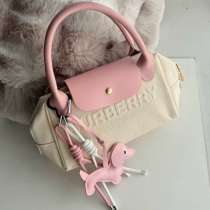 Сумка Burberry &laquo;Freya&raquo; с брелоком, в Москве