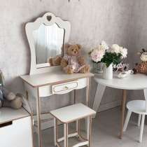 Детский комплект столик для косметики и стульчик, в Москве