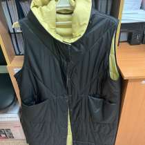 Продаю жилет двухсторонний, в Барнауле