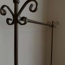 Продам вешалку для одежды и обуви, в г.Вишнёвое