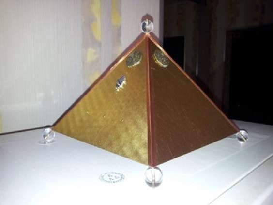 Пирамида из меди "Золотое сечение"