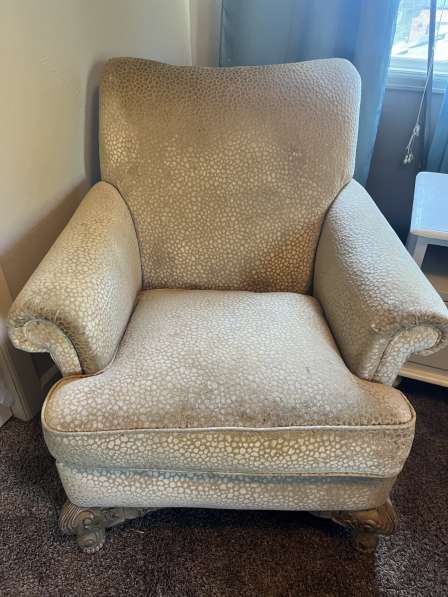 Очень красивый диван love seat и кресло в фото 4