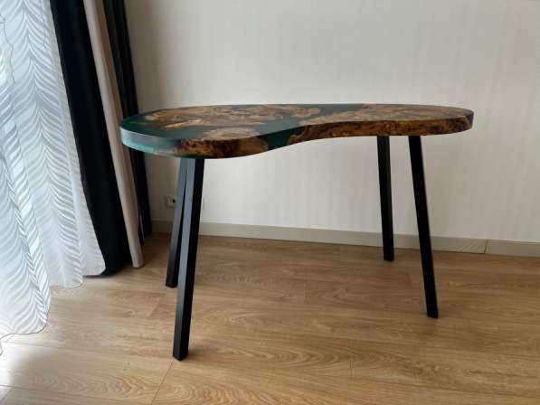 Стол из карагача и эпоксидной смолы в Москве