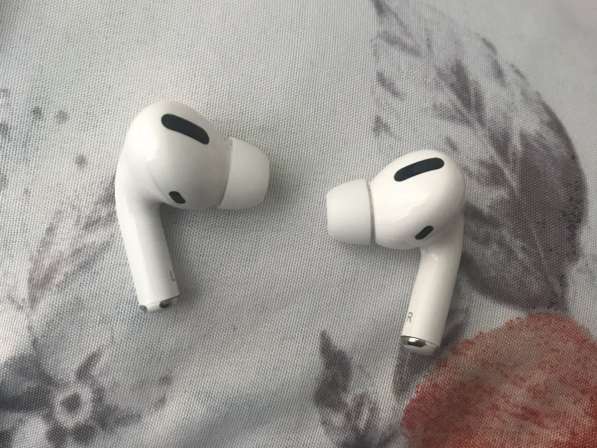 Беспроводные наушники Apple AirPods оригинал в Астрахани фото 3