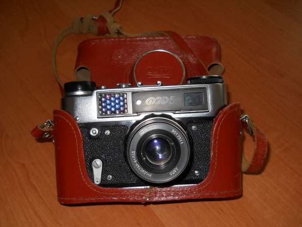 Продам фотоаппараты ФЭД-5 и Зенит - Символ для коллекционеро