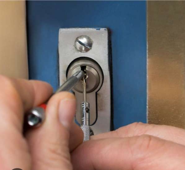 Взлом замка в Москве