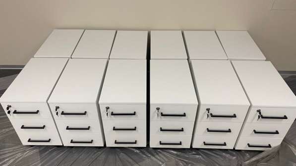 Тумба с выдвижными ящиками