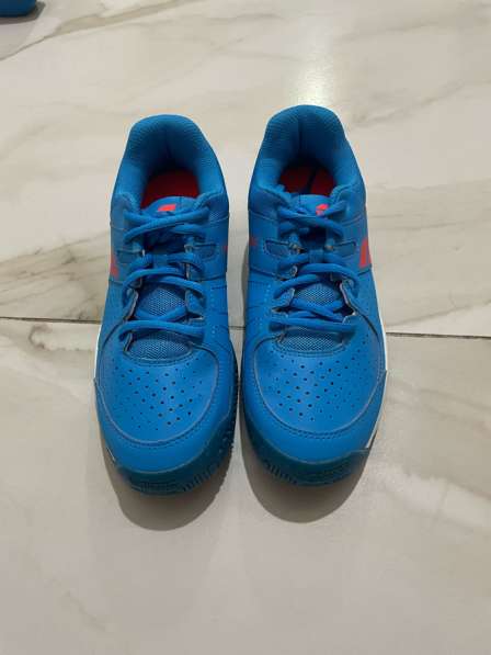 Теннисные кроссовки