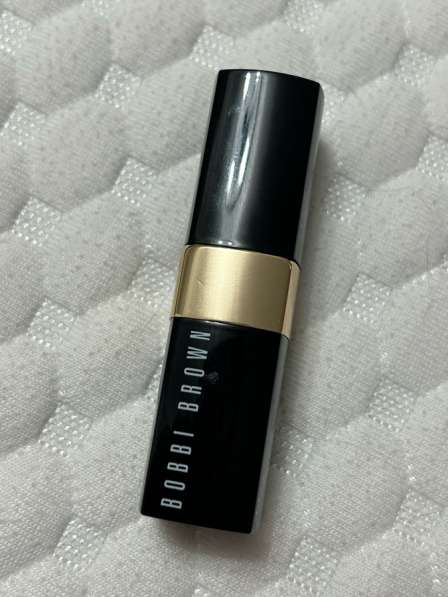 Помада Bobbi Brown