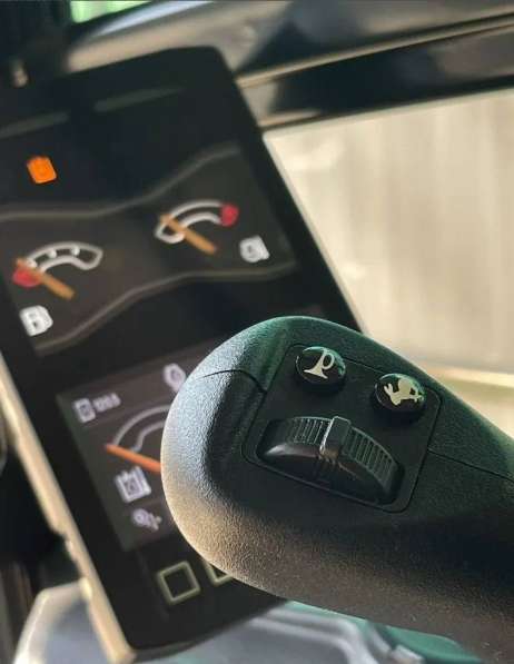 Мини-экскаватор Cat302 в Москве фото 3