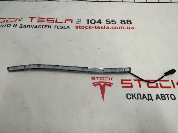 З/ч Тесла. Подсветка карты двери передней левой Tesla model