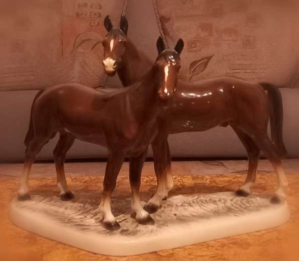 Фарфоровая статуэтка лошади