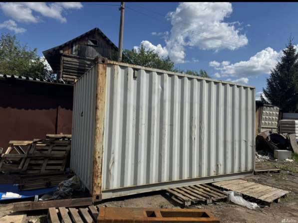 Половина морского контейнера