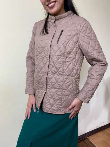 Продам женскую ветровку