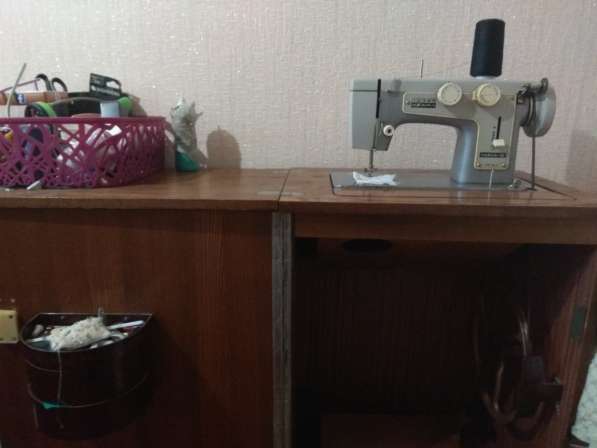 Швейная машина Чайка, кабинетная