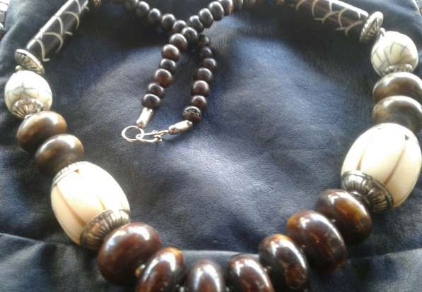 Ожерелье из слоновой кости из Индии в 