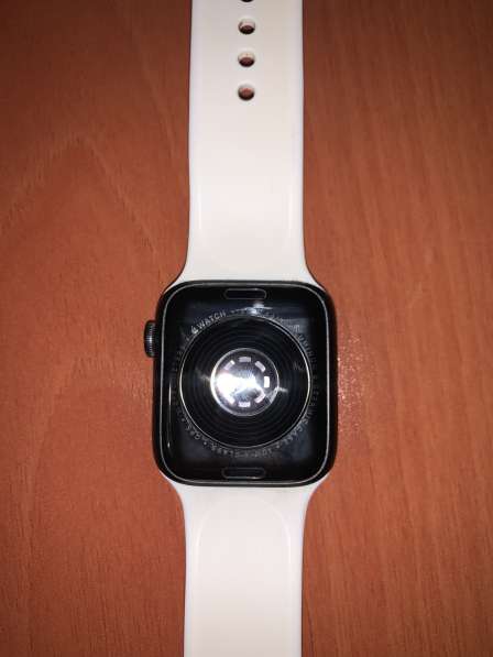 Apple Watch SE оригинал (без коробки) + зарядка в 