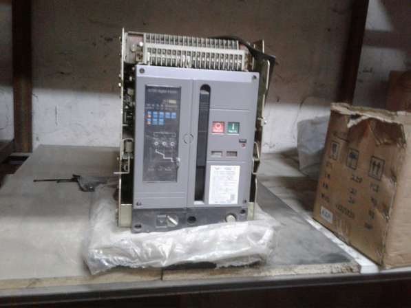 Автомат выкатной серии NA1-1000/3. (CHINT)