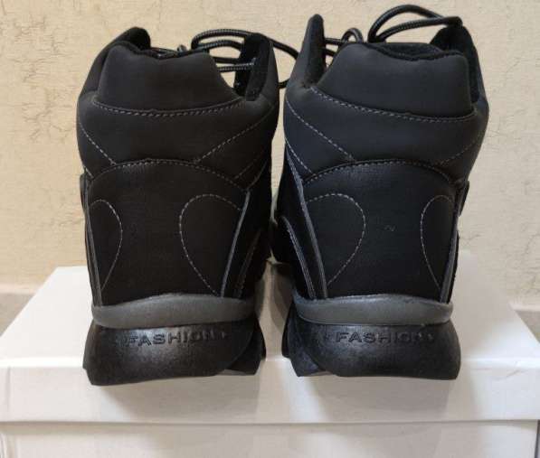 Срочно продаю мужские зимние кроссовки 41размер в Путилково фото 3