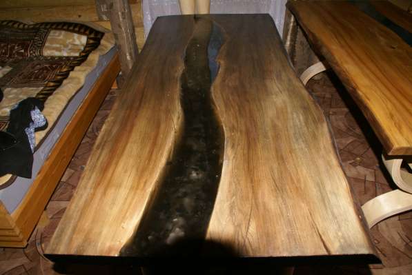 Стол -Река из слэба ценных пород древесины в Гатчине