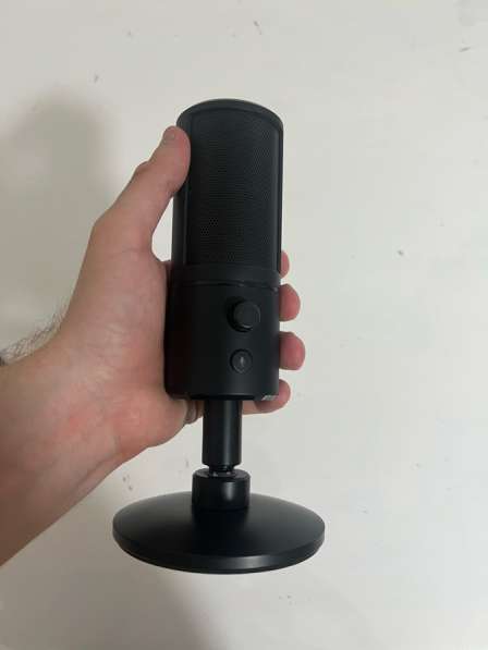 Микрофон Razer Seiren X