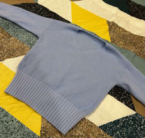 Свитер женский