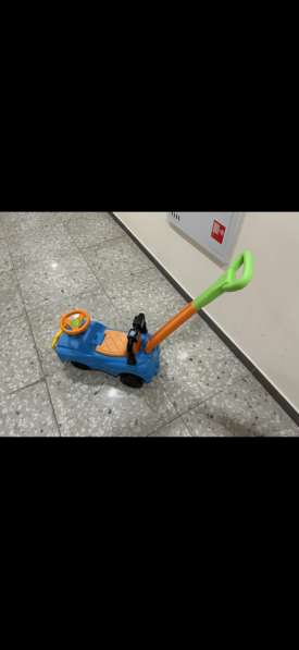 Машинка каталка детская