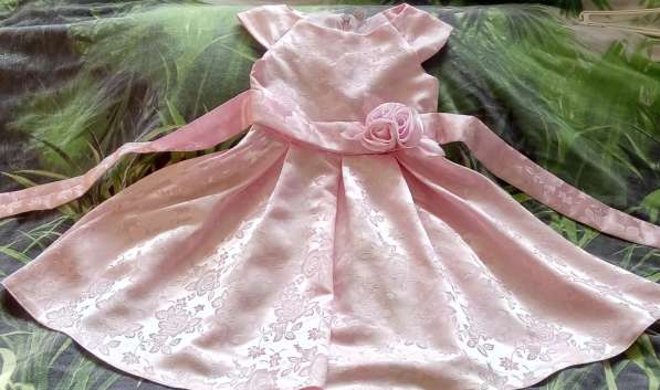 Платье розовое для девочки 5-6лет