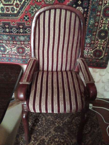 Продам старинное кресло ручной работы