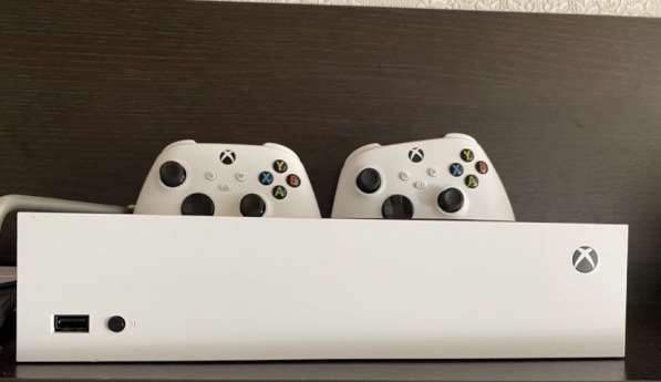Продам игровую консоль Xbox series S 500gig в Северске фото 3