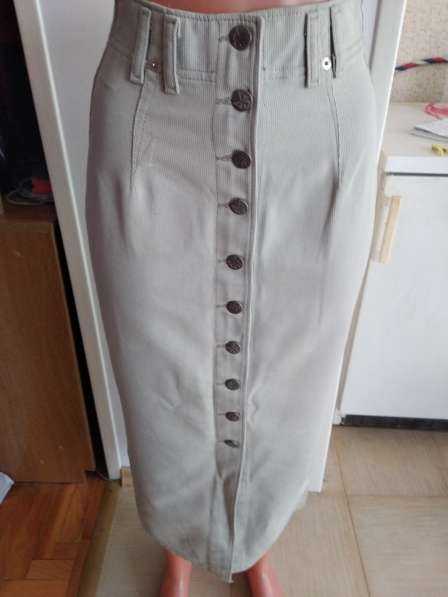Новая джинсовая юбка на пуговицах серого цвета 26 размера
