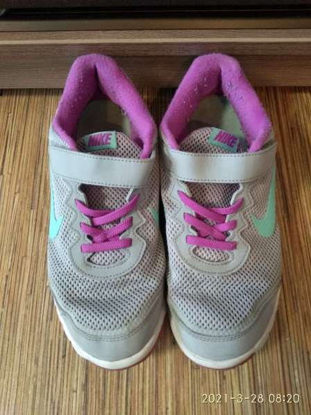 Кроссовки Nike для девочки 35