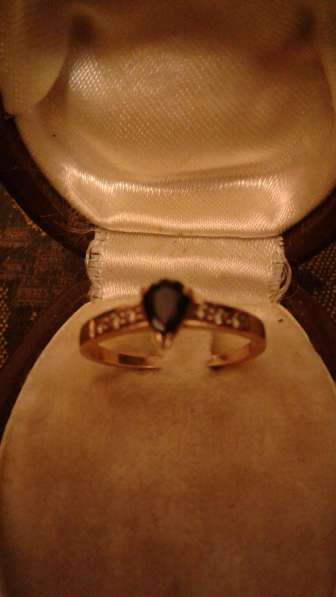 Золотое кольцо с сапфиром и бриллиантами 585 пробы размер 17