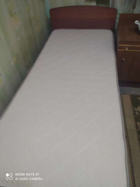 Продаю 2 односпальные кровати с матрацами в Волгограде