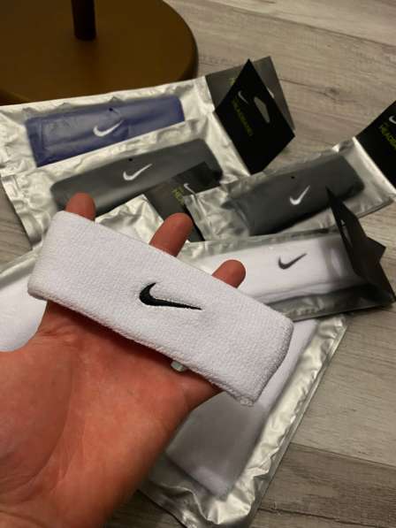 Повязка на голову Nike Headband
