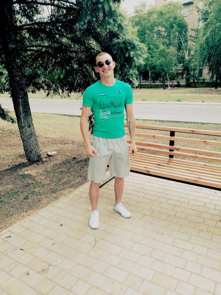 Ростик Зинченко, 23 года, хочет пообщаться в 