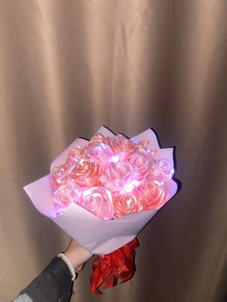 Букеты из атласных роз в Набережных Челнах