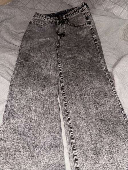 Джинсы базовые в Москве