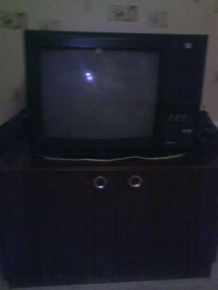 Телевизор рубин с тумбочкой