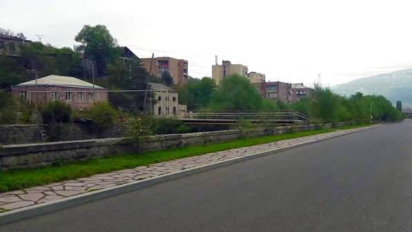Երկու հարկանի քարե տուն Գետափնյա փողոցում Դիլիջանում в фото 12