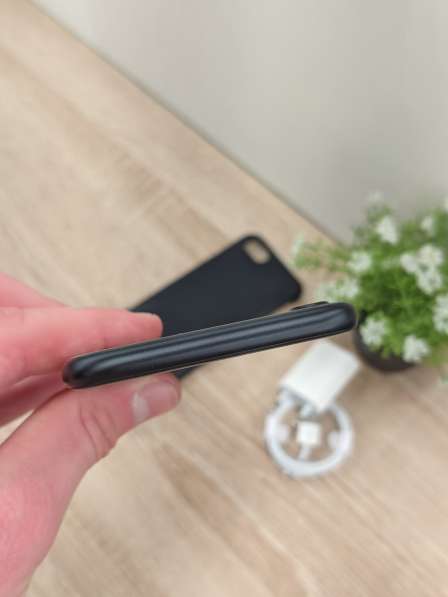 IPhone SE 2020 Black 64Gb в фото 3