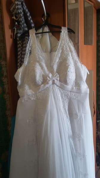 Шуба мутоновая, свадебное платье