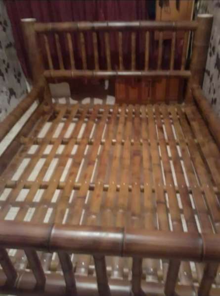 Кровать из бамбука в 