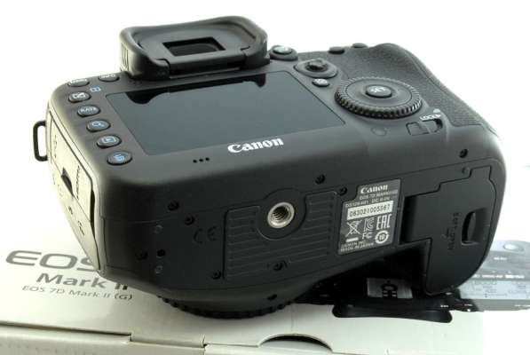 Canon EOS 7D Mark II + 18-55 мм EF-S f / 3.5-5.6 IS STM-объе в Грозном