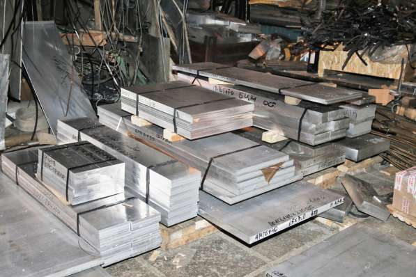 Плиты дюралюминиевые и алюминиевые. Отрезка дюралюминия в 