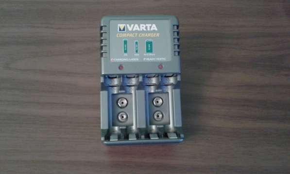 Автоматическое зарядное устройство Varta для аккумуляторных