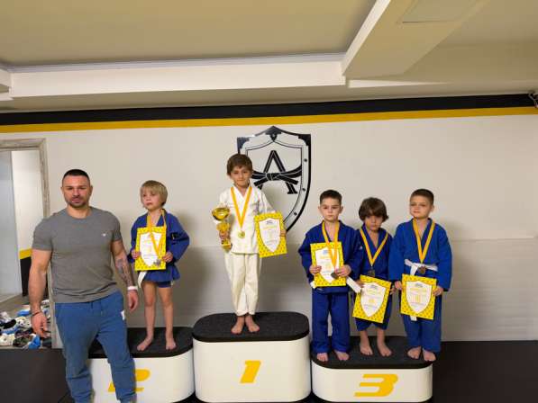 Требуется няня с проживанием