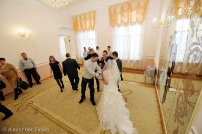 Свадебное платье (шляпка и клатч в подар в Томске
