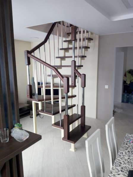 Лестницы из массива дерева в фото 8