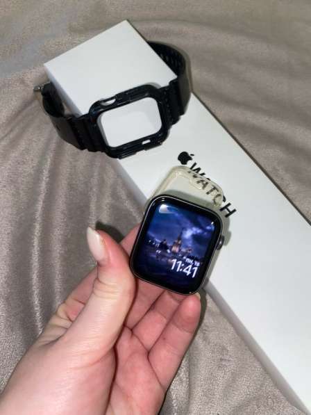 Часы Apple Watch SE
